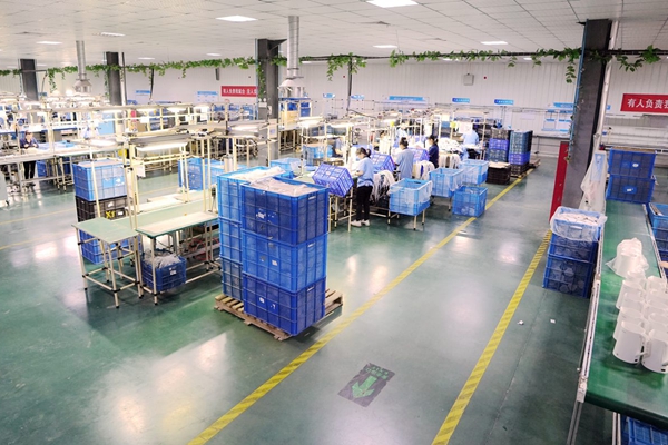 小家电类产品OEM代工厂家组装车间