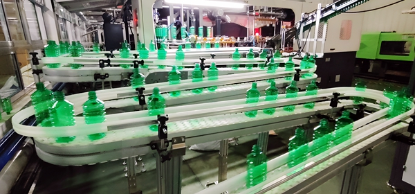 兴田塑胶：吹瓶产品生产线