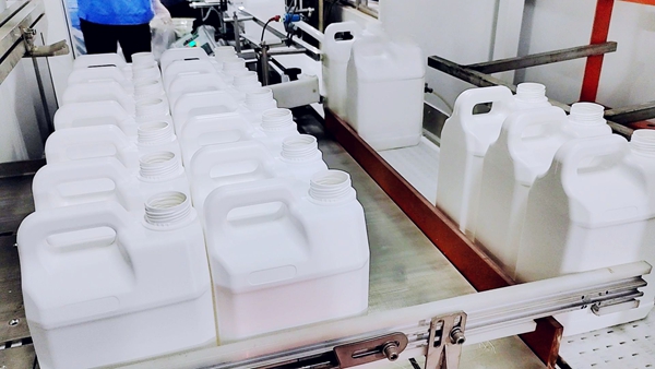 兴田塑胶：吹塑厂家打包生产线