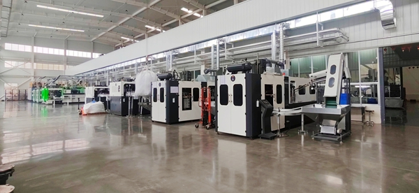 济南兴田塑胶吹塑及吹瓶产品生产车间